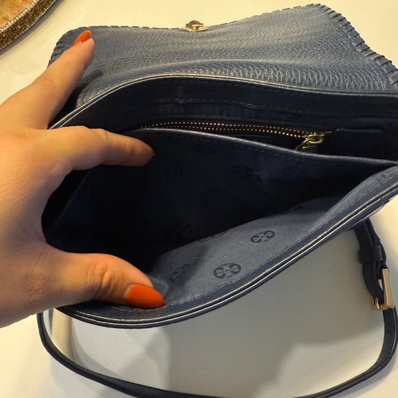 Tory Burch crossbody amazing condition - Picture 3 of 5